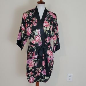 LA Intimates black floral print robe size M